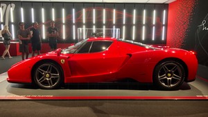 Najlepszy samochód Jana Pawła II. Nie był biały i miał V12. Tak, to Ferrari Enzo