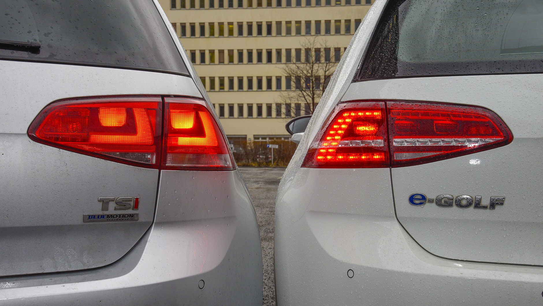 Co się bardziej opłaca – auto elektryczne czy spalinowe? Na to pytanie nie ma jednoznacznej odpowiedzi. W wielu przypadkach napęd spalinowy wciąż okazuje się tańszą opcją, bo to, że ładowanie jest tańsze od tankowania (choć nie zawsze), może nie wystarczyć do zrekompensowania wyższej ceny zakupu.
