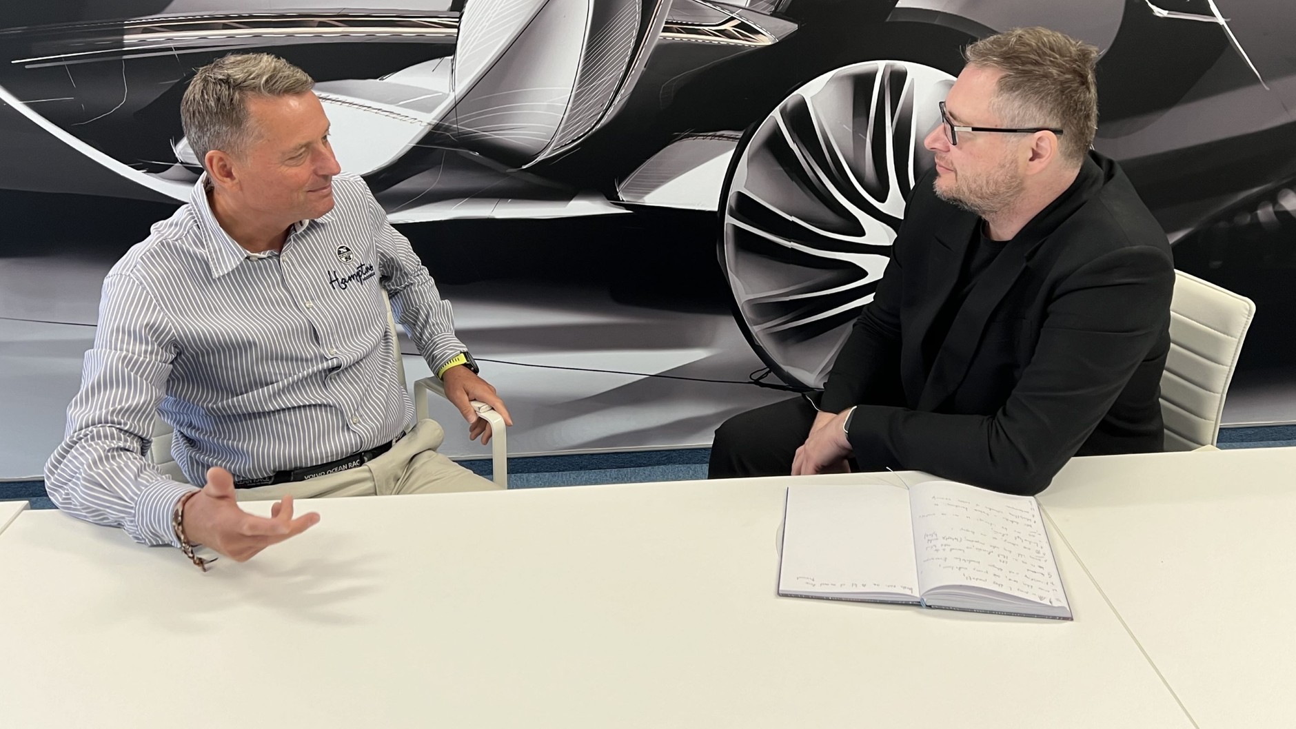 Grzegorz Zalewski (po lewej), dyrektor generalny Stellantis Polska