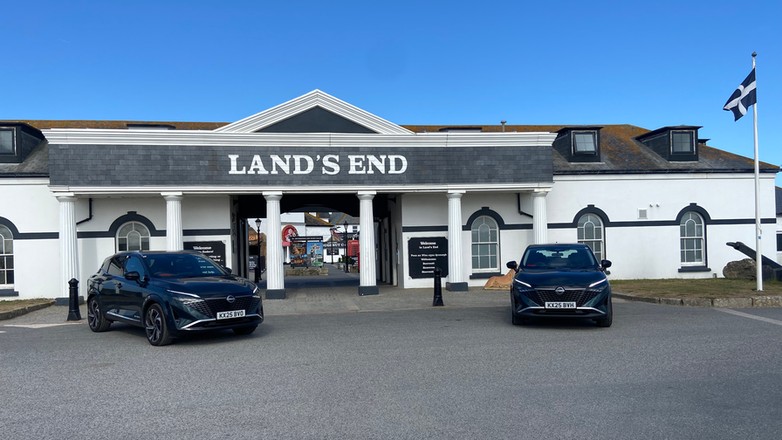 Zasięg jak w dieslu, wrażenia jak w elektryku – Nissan Qashqai e-POWER przejechał wzdłuż Wielką Brytanię i dotarł na metę z zapasem paliwa