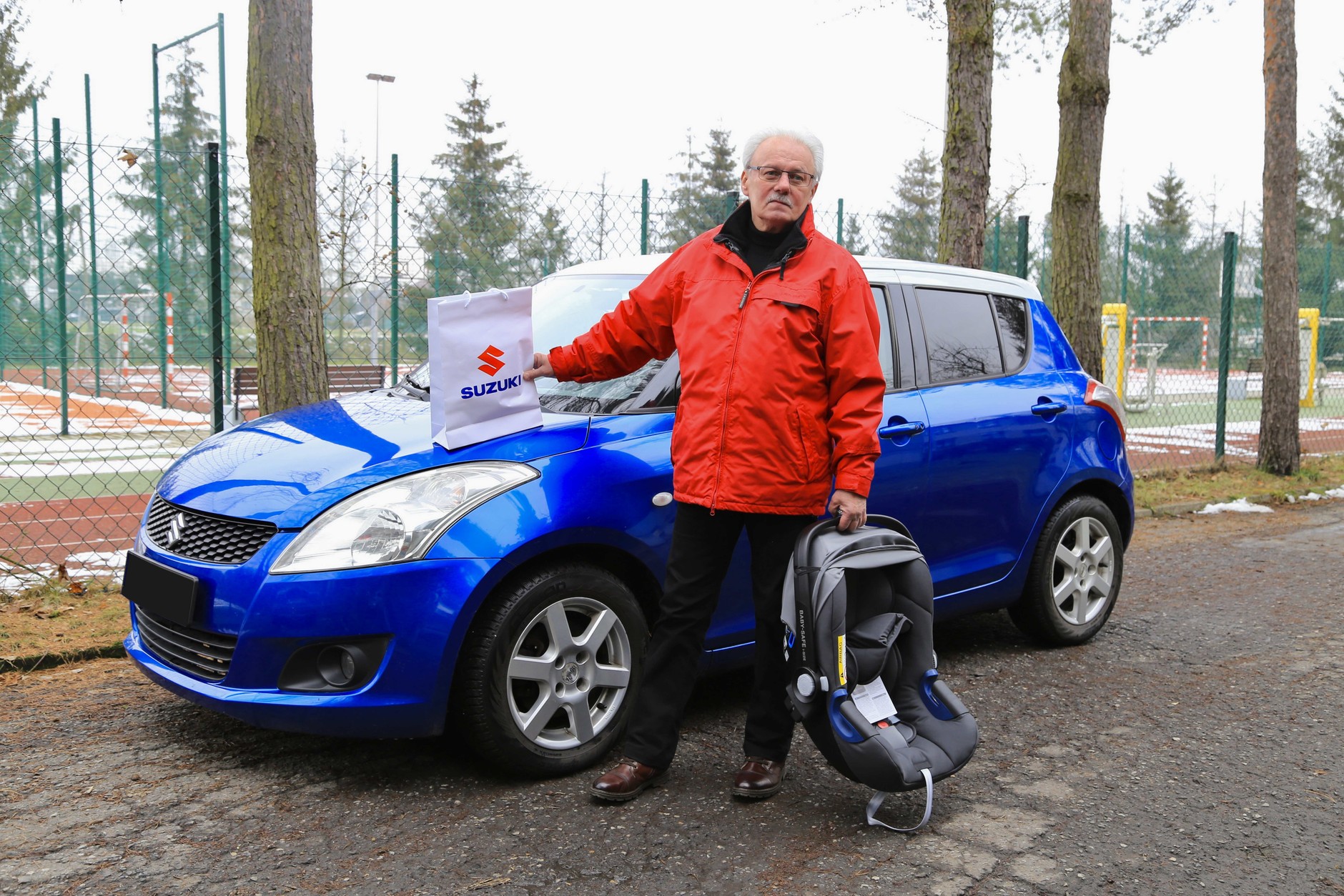 Pan Tadeusz z Suzuki Swiftem, w którym odebrano poród