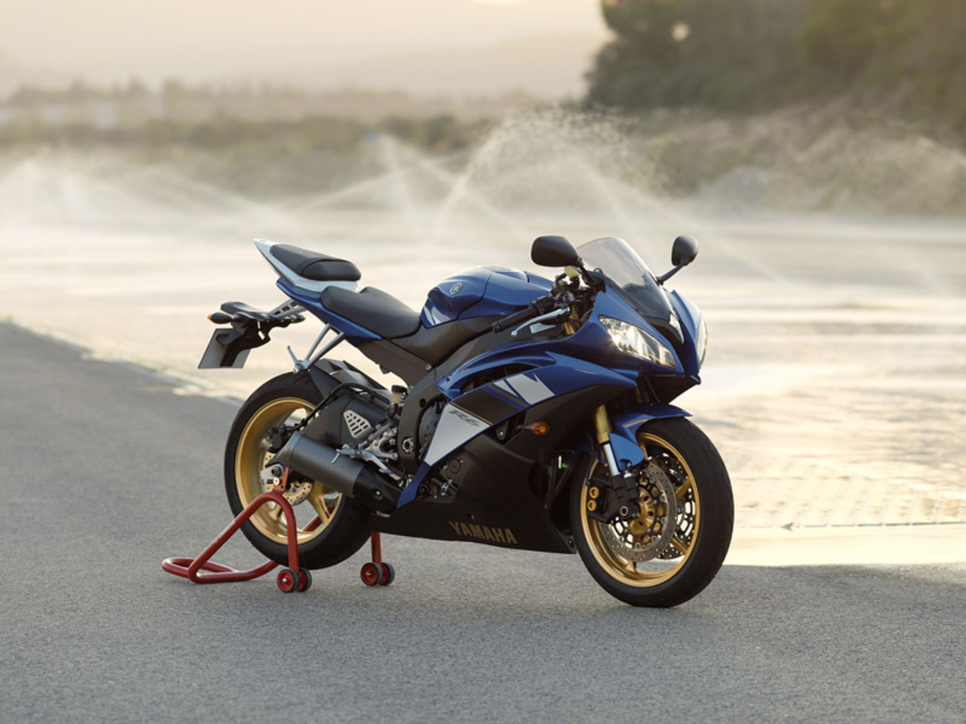 Yamaha YZF-R6 2008: pierwsze informacje i duża fotogaleria