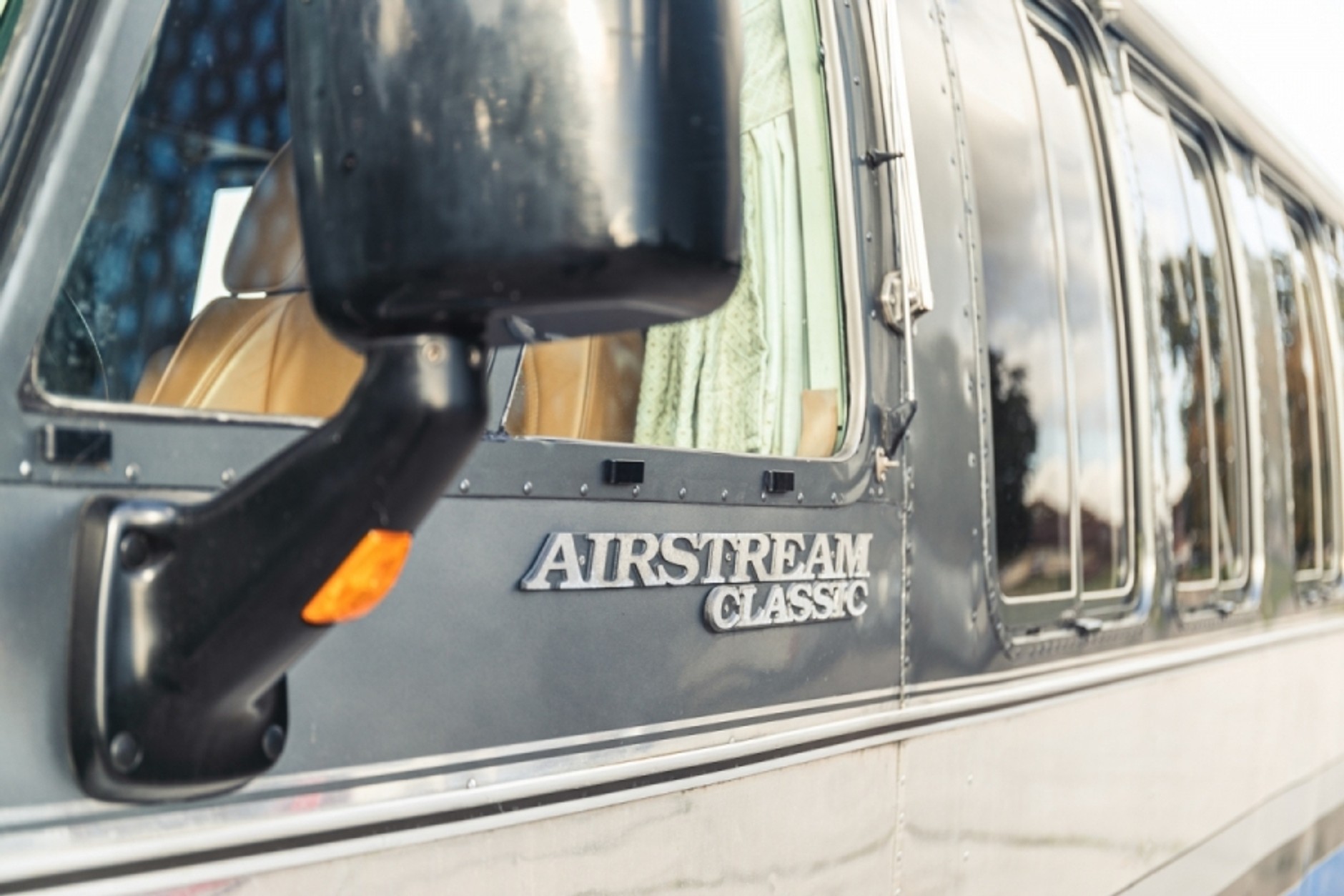 Airstream 350LE do kupienia na aukcji