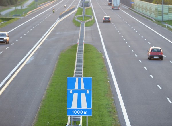 Droga i powolna budowa polskich autostrad - jak wypadamy na tle Europy?