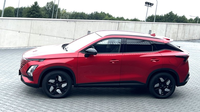 Chiński SUV (na potrzeby quizu wymazano loga)