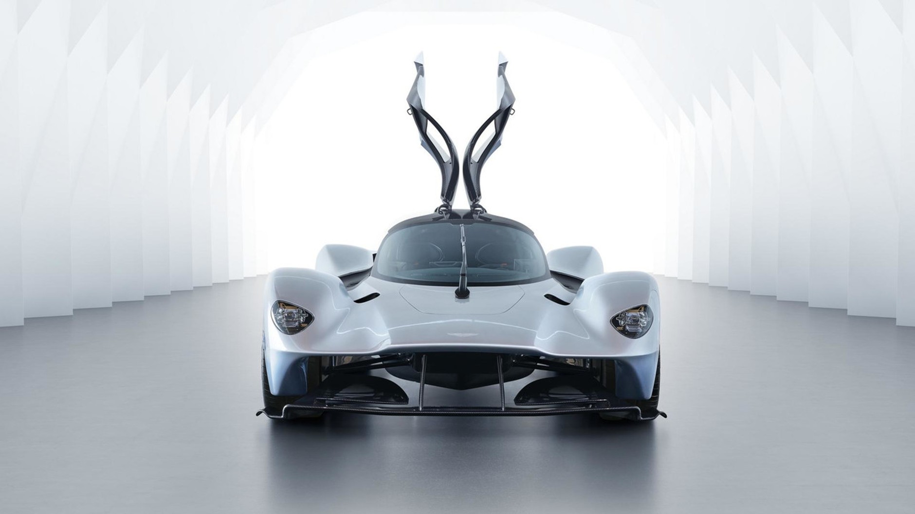 8. Aston Martin Valkyrie – 3,2 mln dolarów