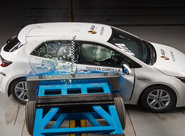 Nowa Toyota Corolla już rozbita