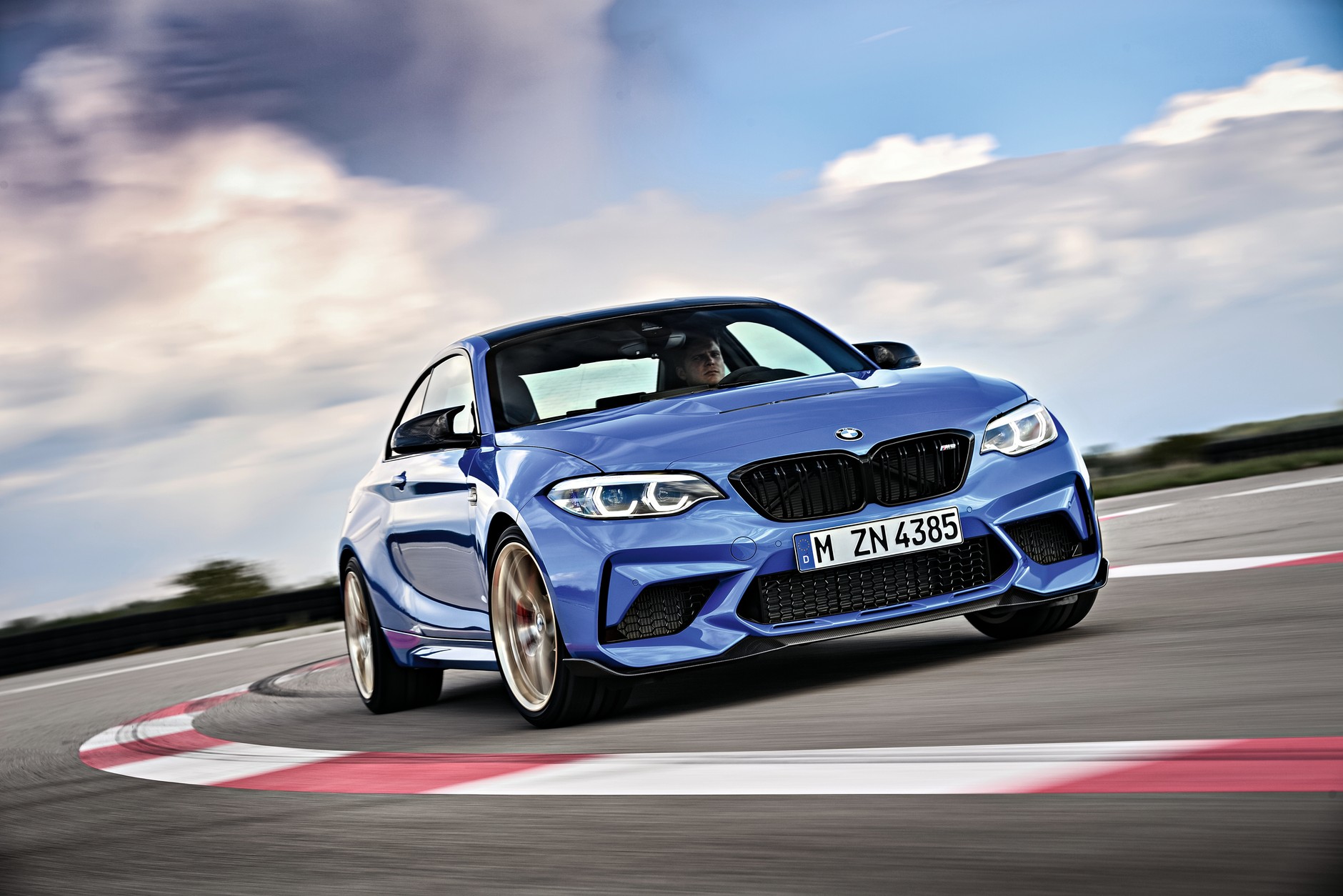 BMW M2 CS