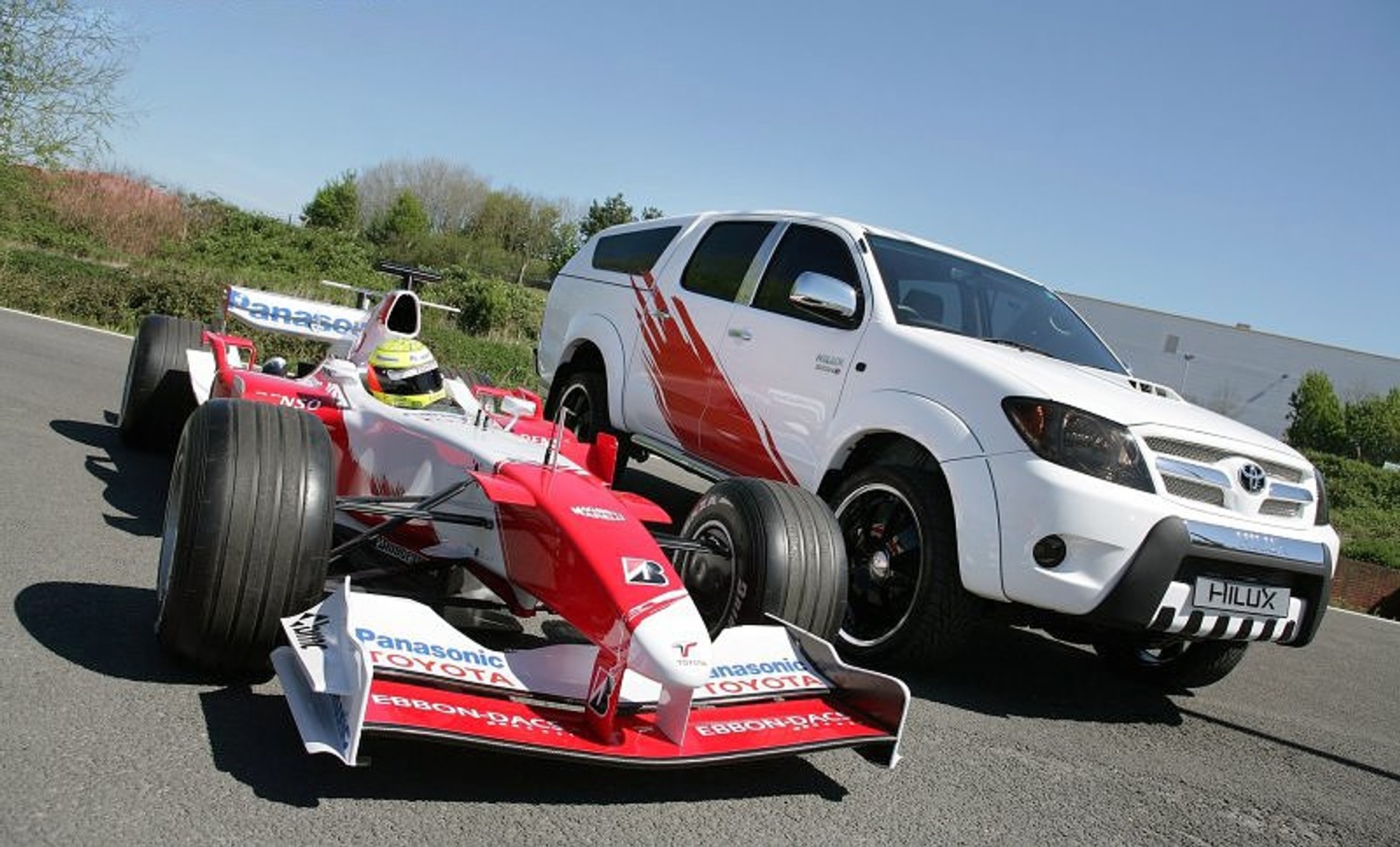 Toyota Hilux Sport Concept: pickup w stylu F1