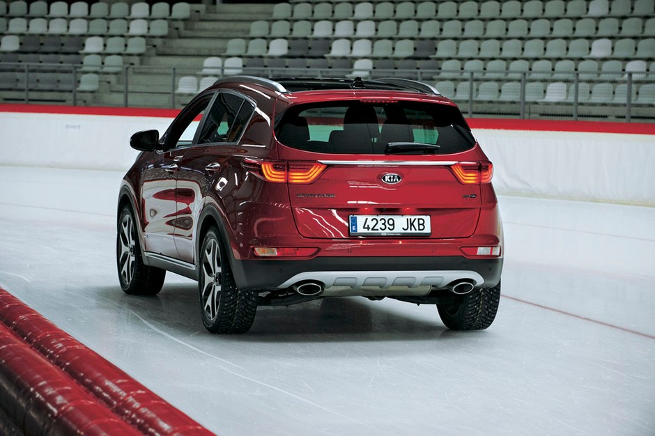 Nowa Kia Sportage - jazda szybka na lodzie