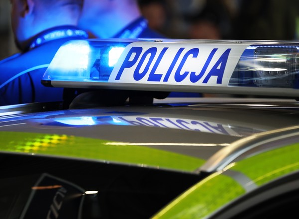 Policja zwróciła uwagę na pękniętą przednią szybę. I wtedy się zaczęło