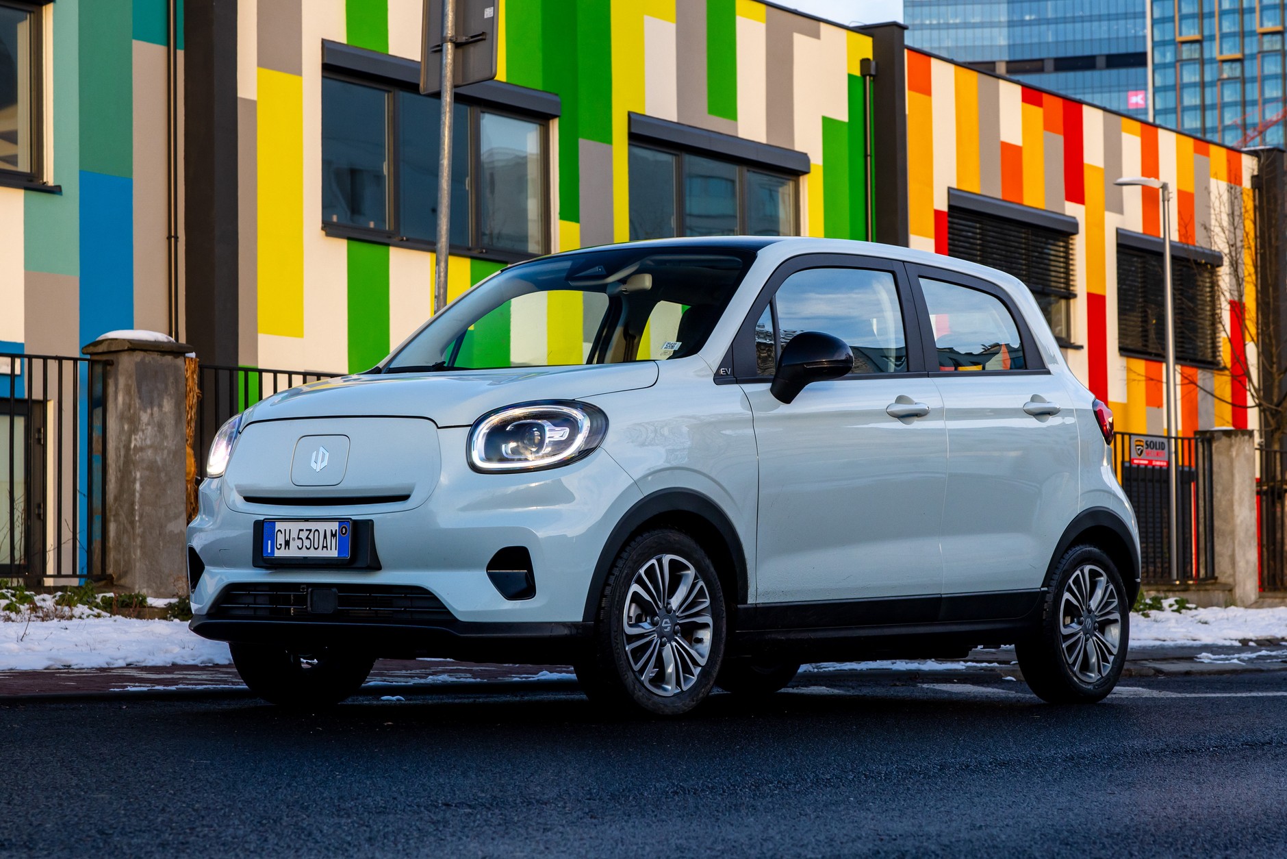 Europejskie koncerny liczą na to, że zarobią na autach z Chin. Leapmotor T03 ma być montowany w Polsce.