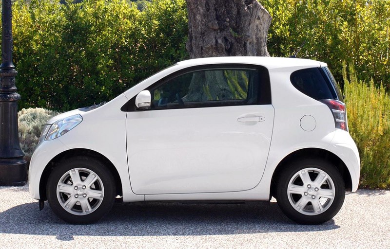 Paryż 2008: Toyota iQ – pierwsze informacje i fotografie wersji seryjnej