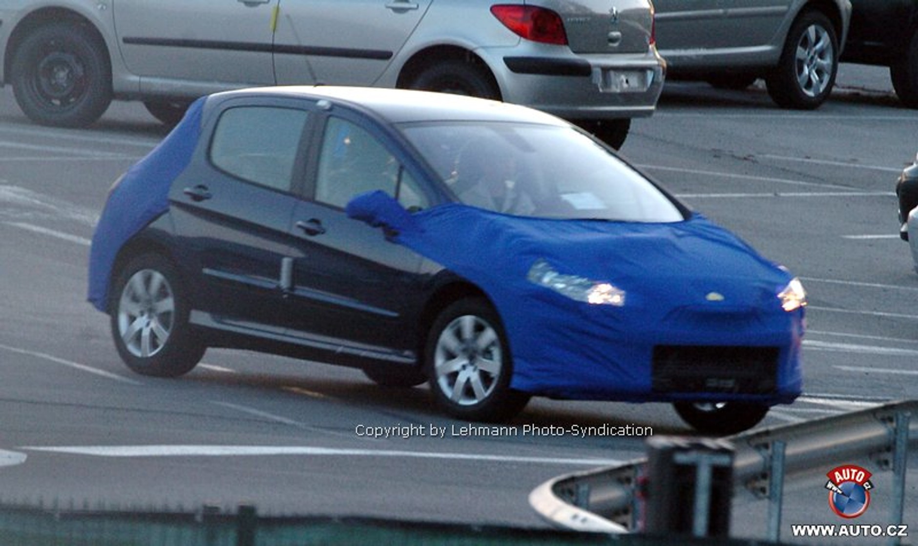 Zdjęcia szpiegowskie: Peugeot 308 – bez niespodzianek