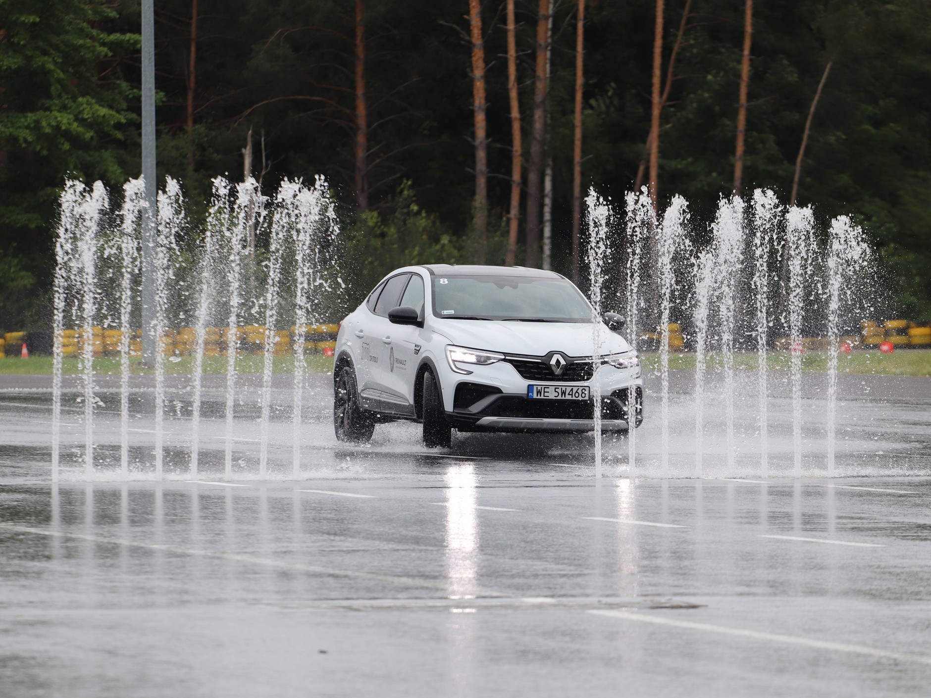 Szkolenie dla policji w szkole bezpiecznej jazdy Renault oraz Akademii Megane RS