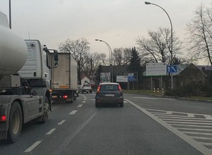 Jazda na suwak: kiedy masz wpuścić innego kierowcę na swój pas ruchu?