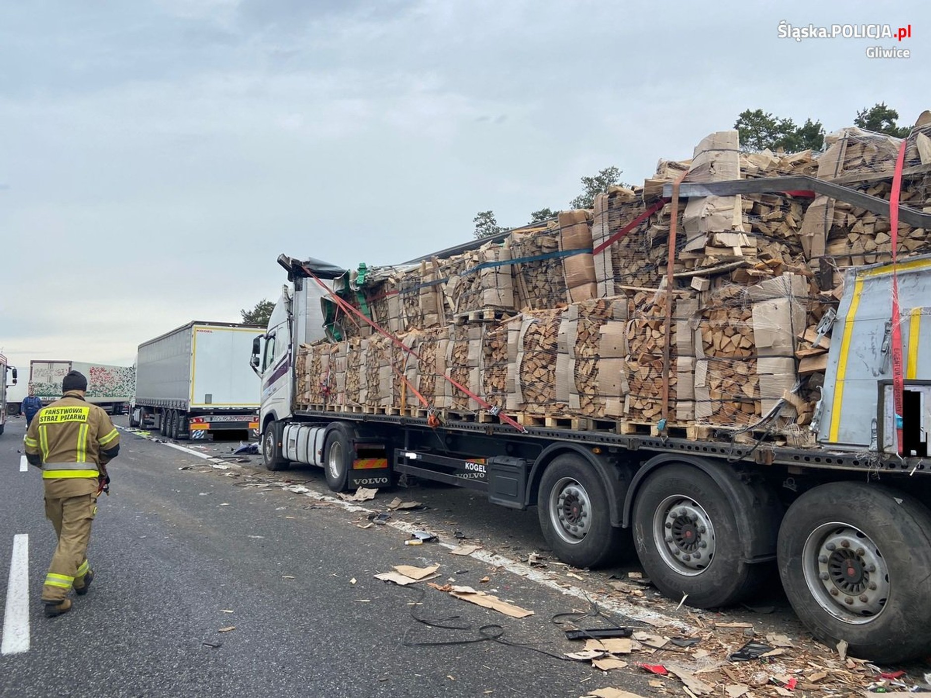 Tragiczny wypadek TIR-ów. Zderzyły się aż trzy pojazdy