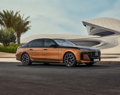 BMW i7 M70