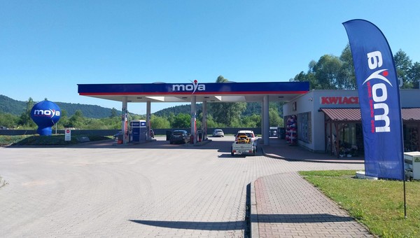 Już nie tylko stacje paliw. Właściciel stacji Moya postawi ładowarki do aut elektrycznych przy halach Makro (zdj. ilustracyjne)