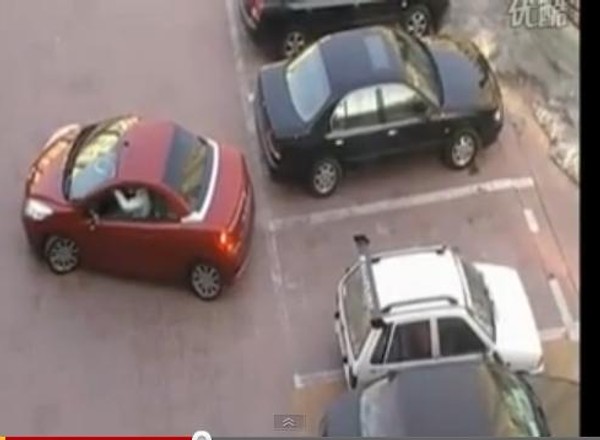 Kobiety walczą o miejsce parkingowe