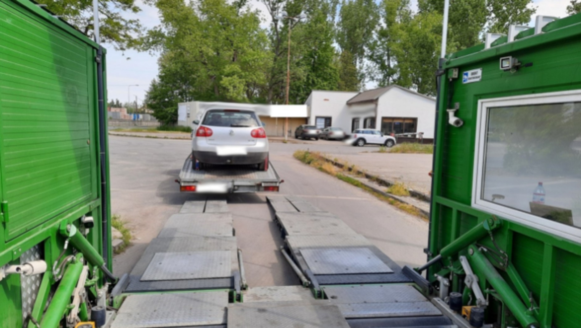 Laweta zabrała niesprawną autolawetę. Miała liczne usterki