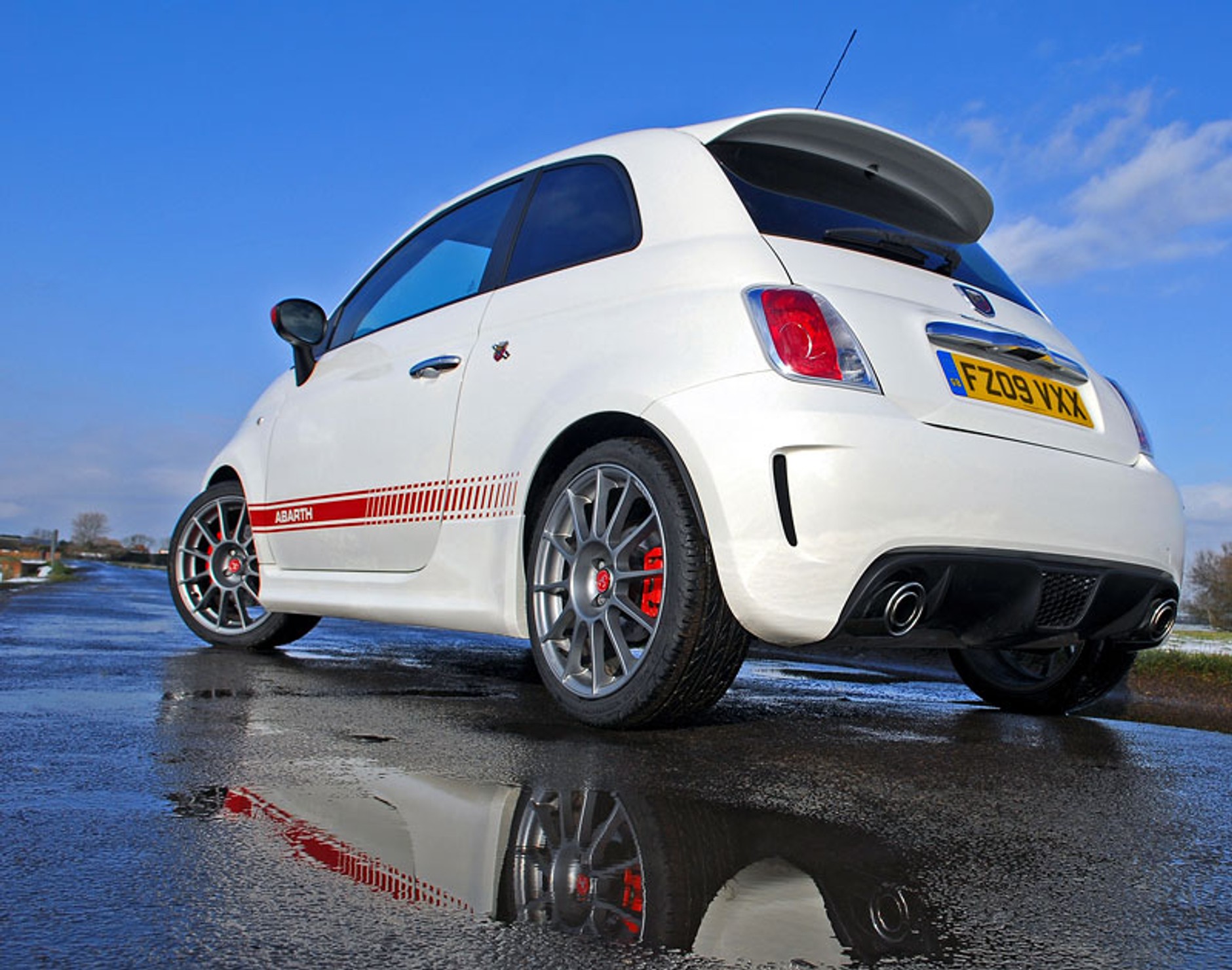 Abarth 500: rozpoczęto sprzedaż na rynkach zachodnich