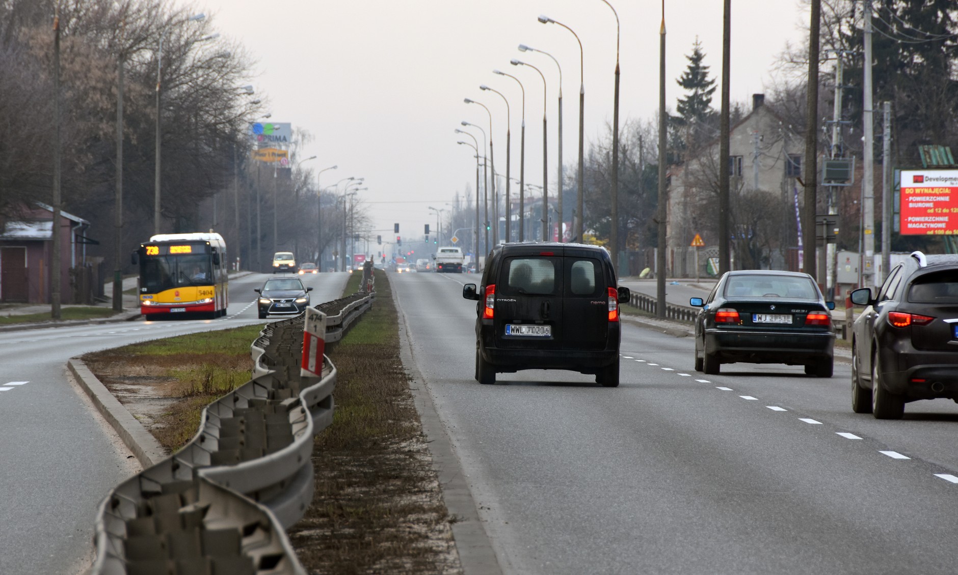 Dwie jezdnie, cztery pasy i ograniczenie do 50 km/h. Brzmi znajomo?