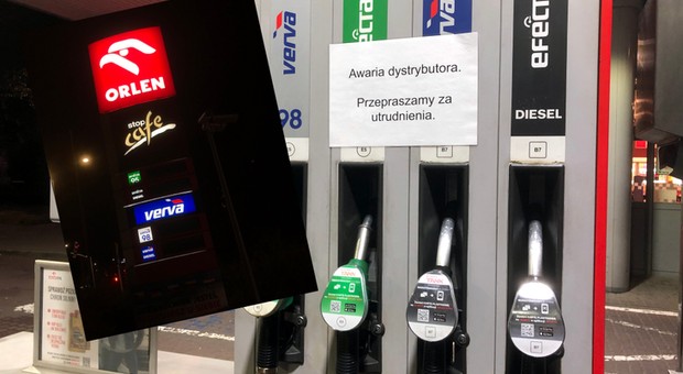 Pojechałem na Orlen w Warszawie i zobaczyłem czarny pylon