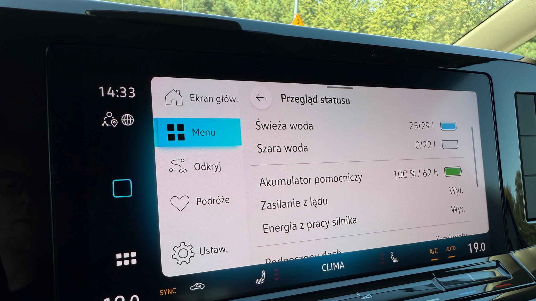 Volkswagen California Ocean 2025 – aplikacja do sterowania wyposażeniem kempingowym podaje m.in. status poszczególnych elementów wyposażenia