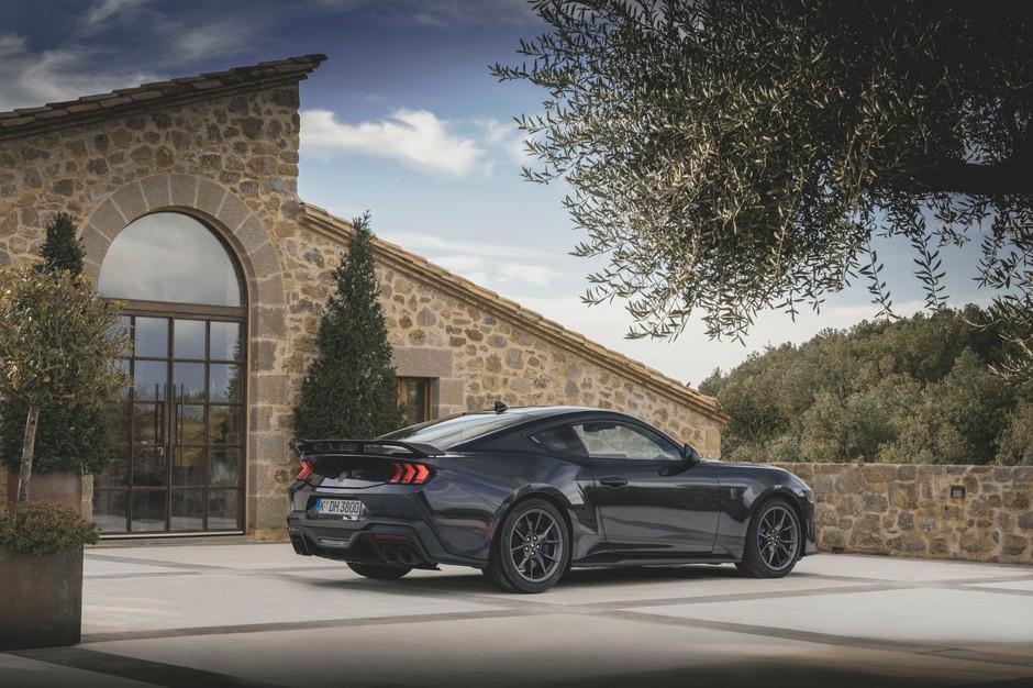 Ford Mustang Dark Horse