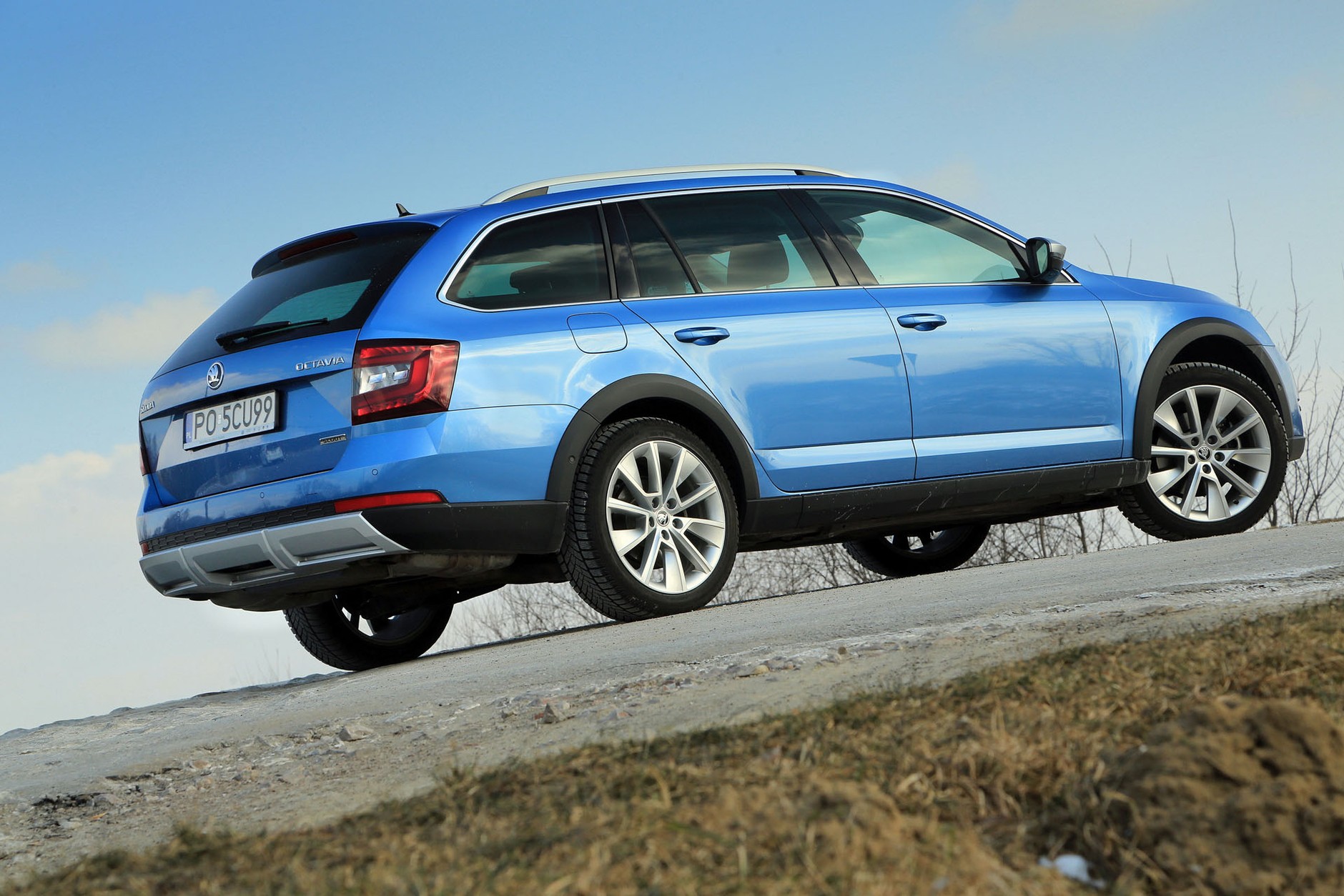 Skoda Octavia Scout 1.8 TSI - kosztuje jak SUV, a jeździ dużo lepiej