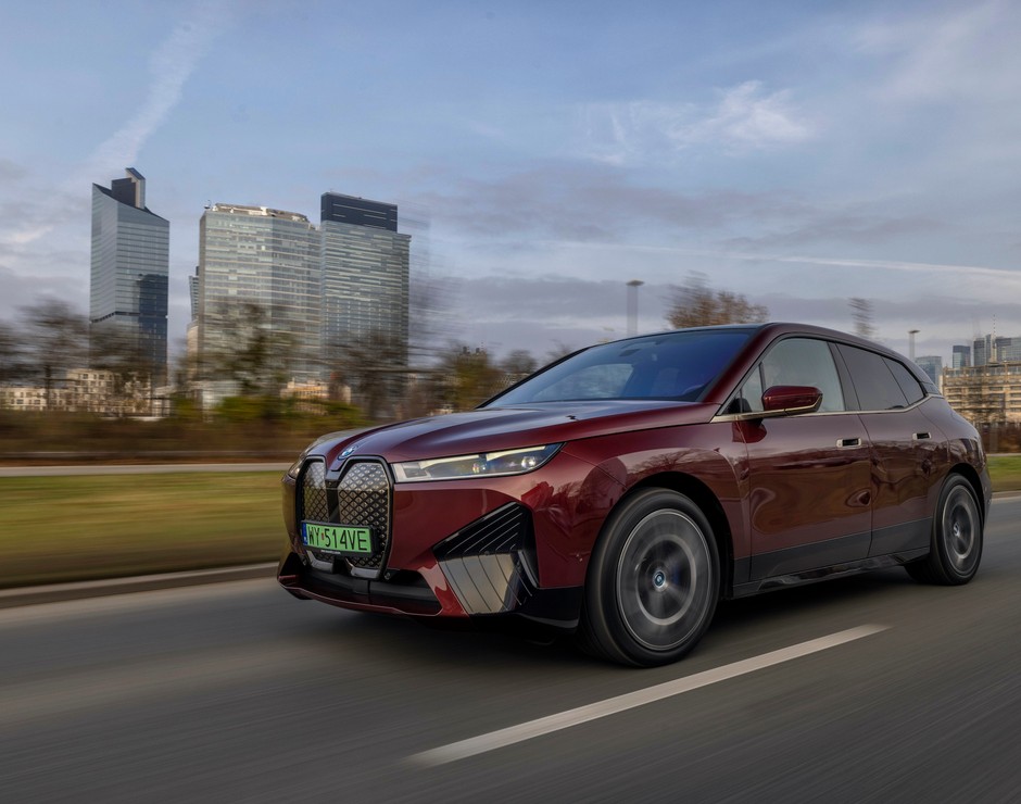 BMW iX