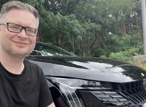 Pojeździłem pierwszym i jedynym Peugeotem PSE. Nie sądziłem, że 360-konne 508 to w ogóle materiał na oszczędne auto