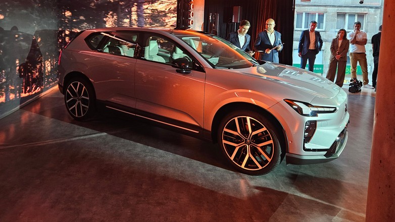 Volvo EX60 podczas premiery w Warszawie