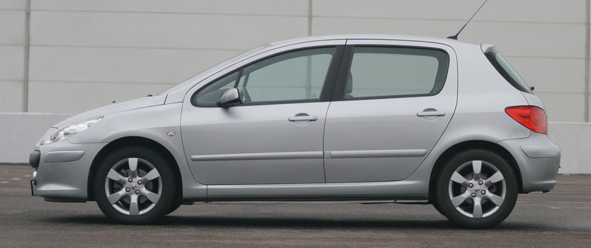 Peugeot 308 2.0 HDI - cena 12 800 zł