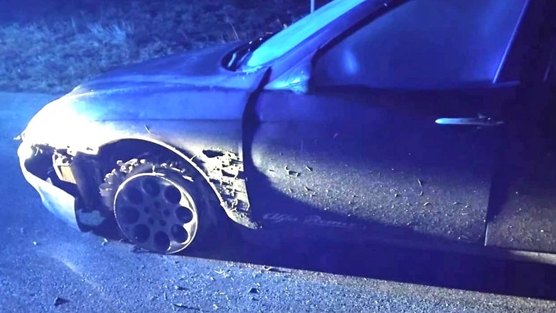 Jechali pijani na samych felgach i uderzyli w słup