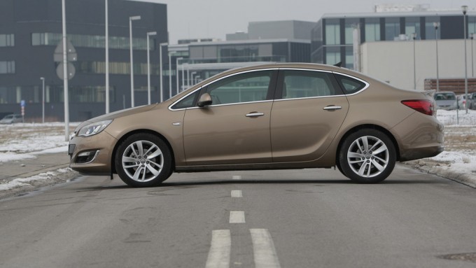 Opel Astra sedan 1,7 CDTI: test rodzinnego sedana