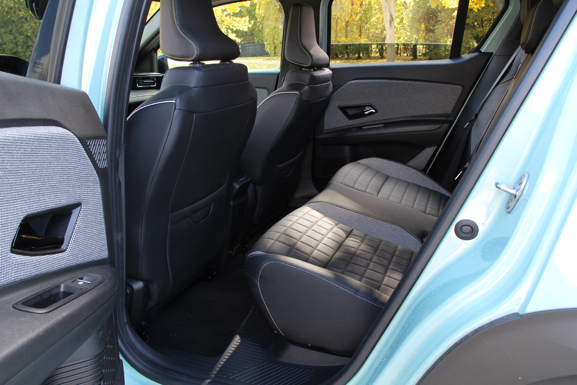 Renault 4 E-Tech Iconic