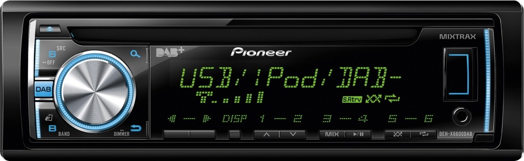 Pioneer DEH-X6600DAB jest sensownie wyposażony. Przydadzą się dwie pary wyjść do podłączenia oddzielnego wzmacniacza.