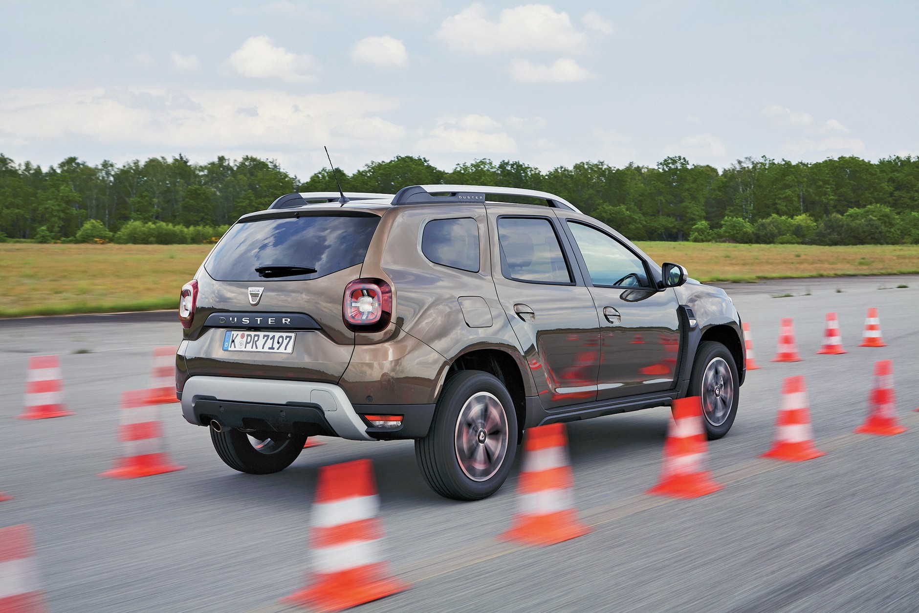 Cztery małe crossovery: Dacia