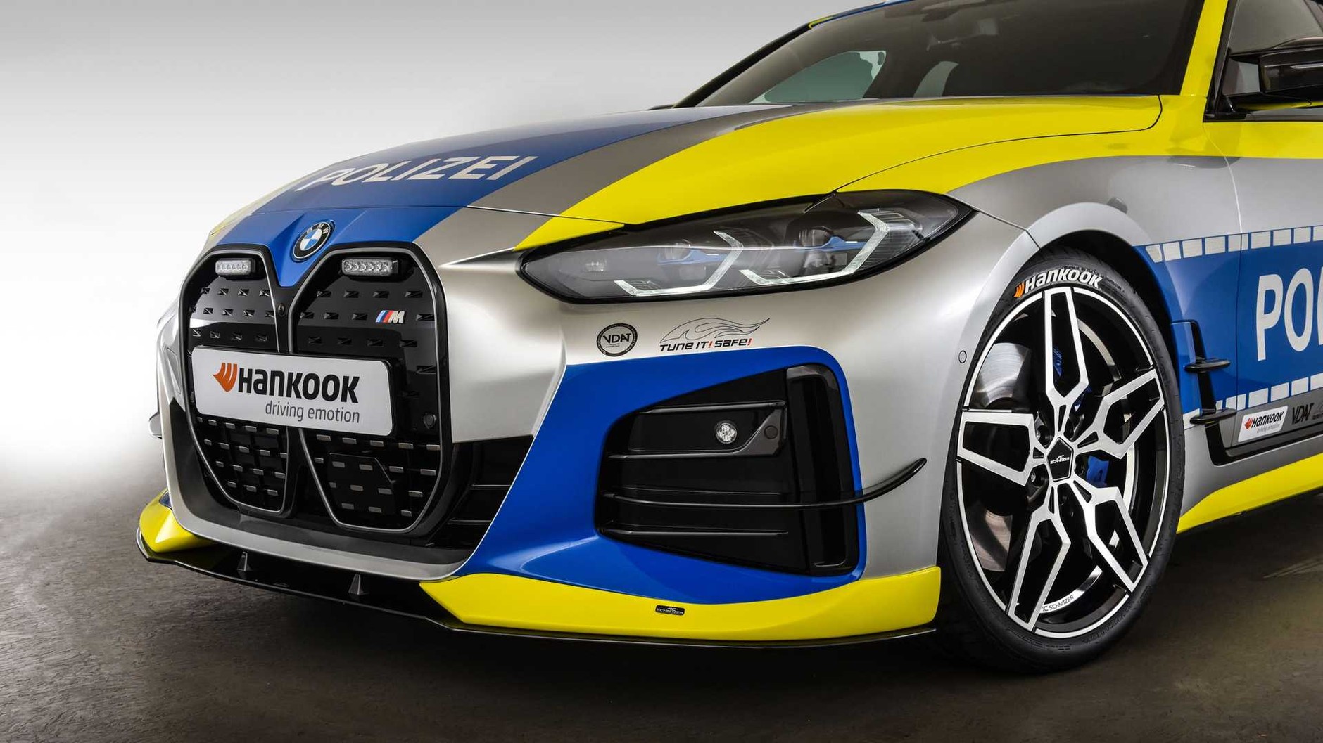Koncepcyjny radiowóz BMW i4 AC Schnitzer
