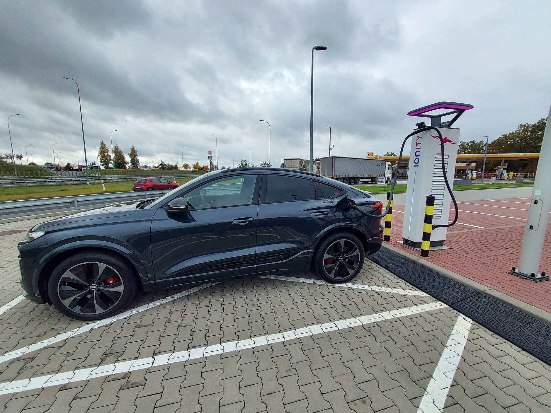 Audi SQ6 Sportback e-tron