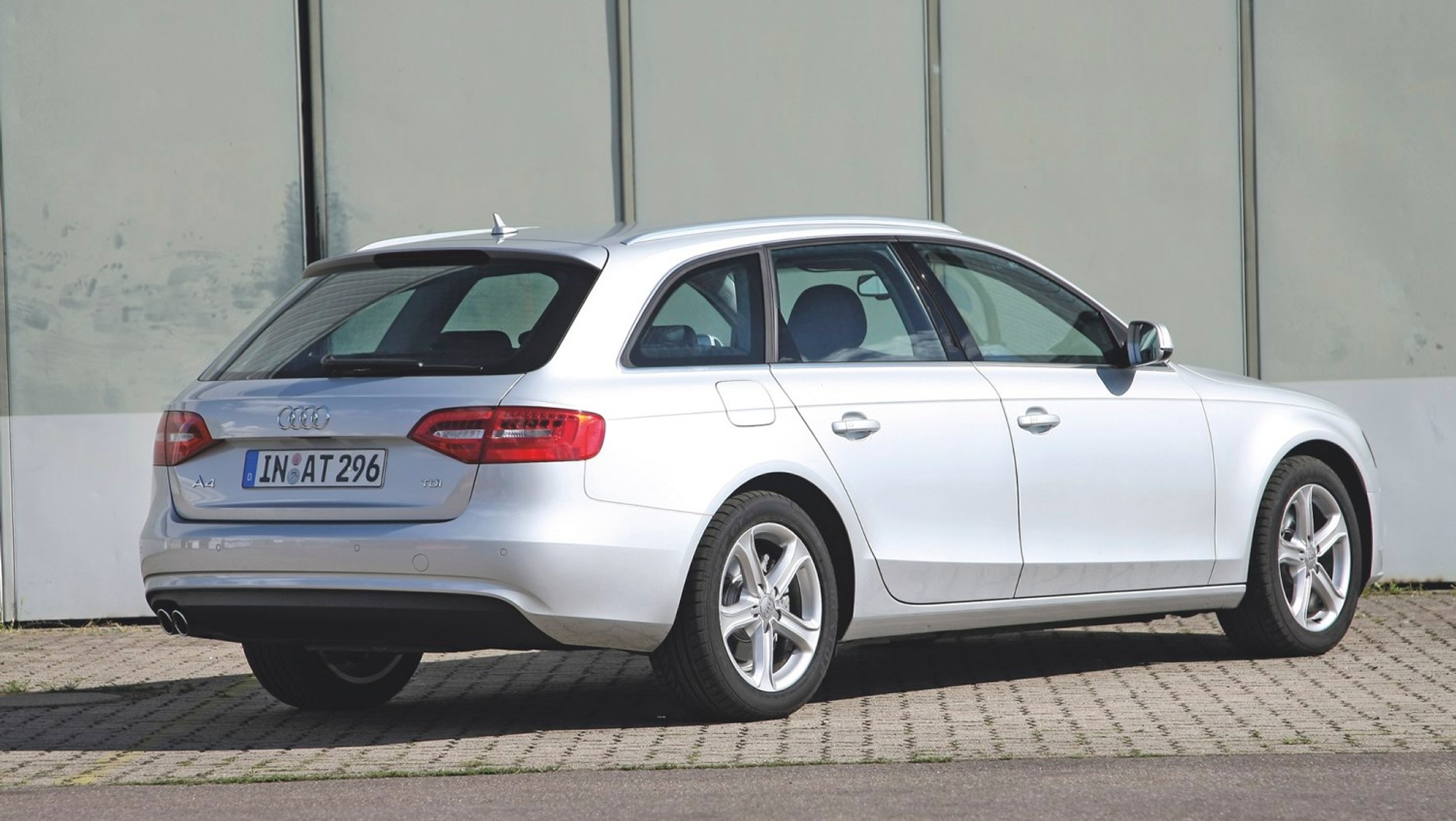 Audi A4 Avant to model o spokojnej, ponadczasowej stylistyce. Nadal interesujący, alle nie tak świeży, jak rywale