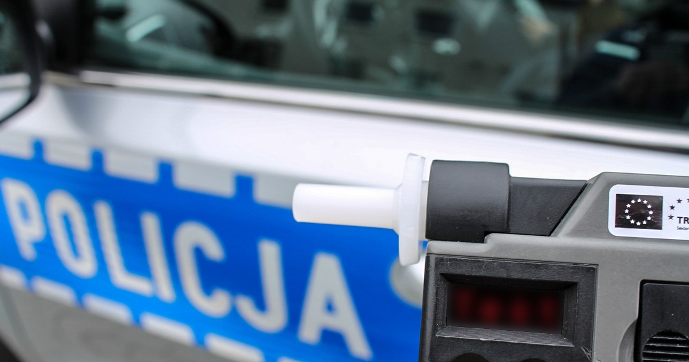 Nietrzeźwy kierowca próbował przekupić policjantów