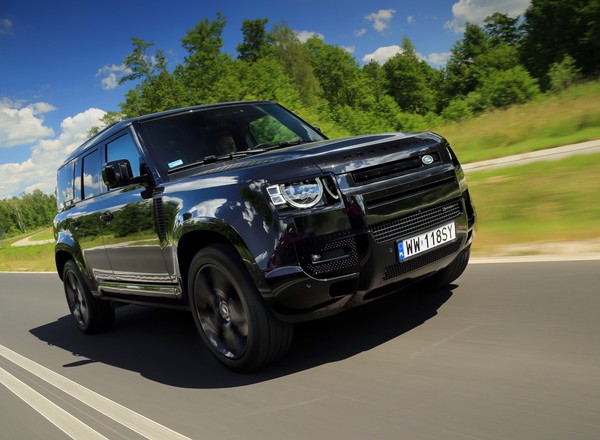 Nowy Land Rover Defender. Tylko nie mówcie o nim SUV, to prawdziwa terenówka