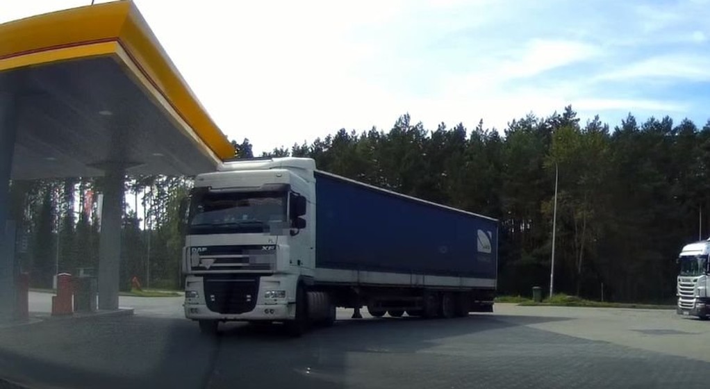 Kierowca ciężarówki był tak pijany, że nie wiedział, w jakim kraju jest. Uświadomili mu to dopiero policjanci