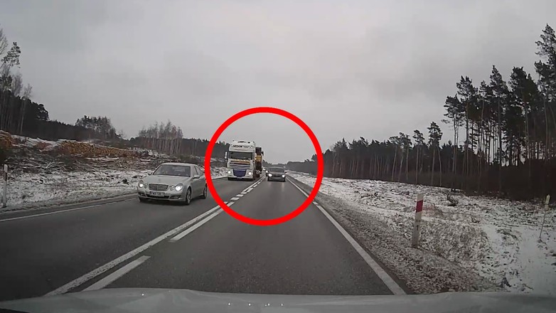 Niebezpieczny manewr wyprzedzania