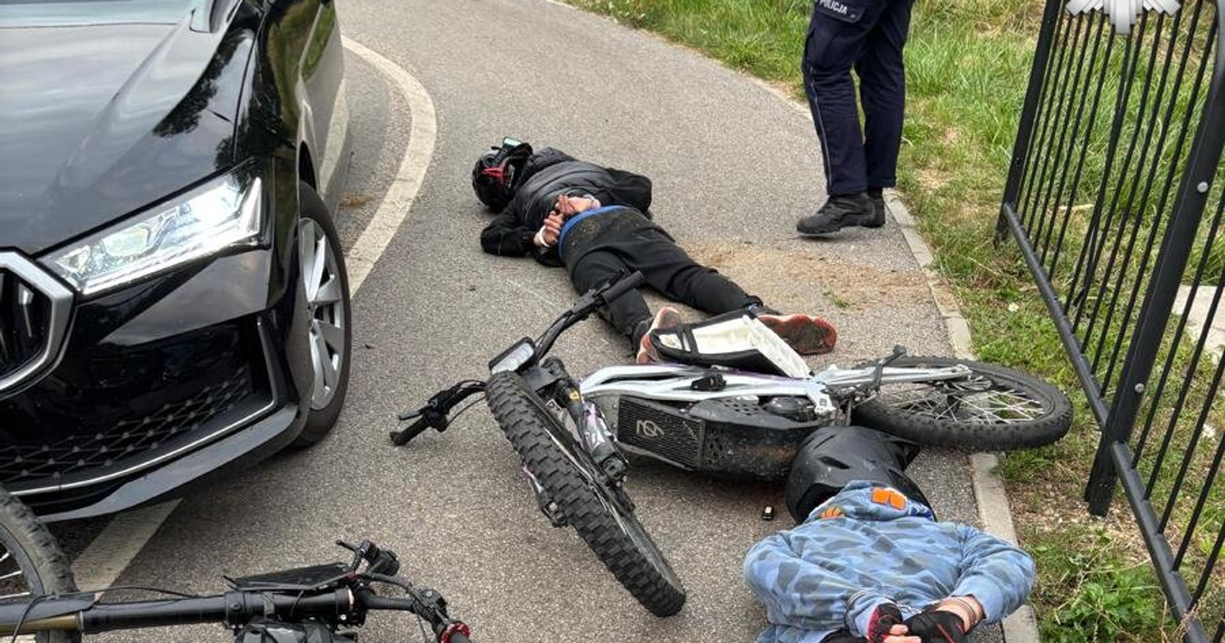 Tak kończy się ucieczka przed policją w wykonaniu młodych "surroniarzy"