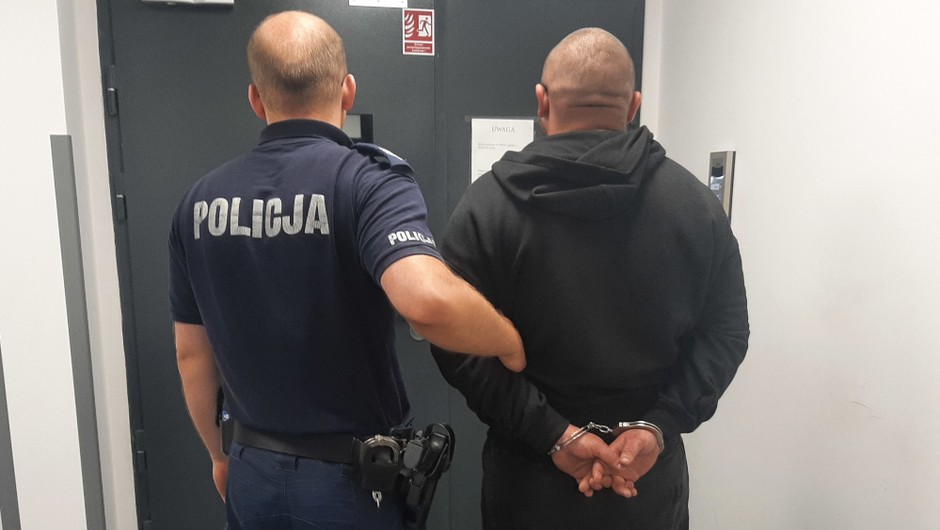Obraz pochodzący z serwisu https://otwock.policja.gov.pl/po/aktualnosci/130821,Pijany-i-bez-prawa-jazdy-przyjechal-zatankowac-samochod.html