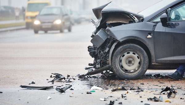 Czy masz obowiązek usunąć auto z drogi po wypadku?